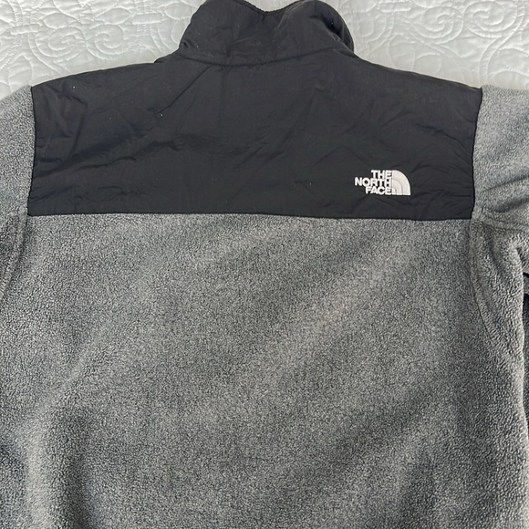 North Face Men’s grey and black jacket fleece size Small - Picture 3 of 3